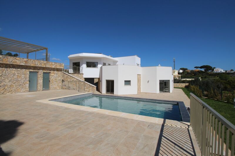 Moradia com 247 m² e 4 quartos com piscina à venda em Albufeira, Algarve 
