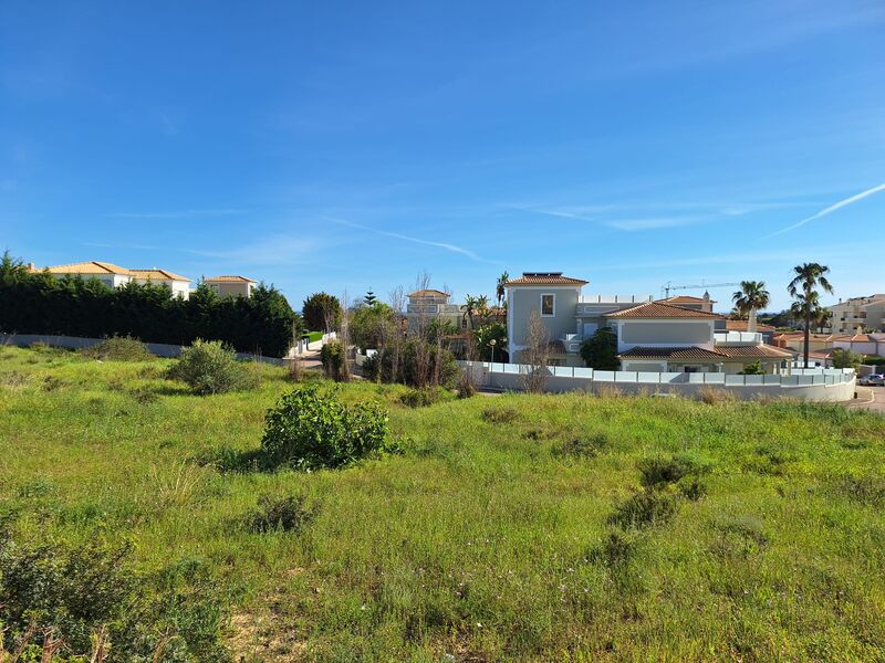 Lote de Terreno com 1 082 m²  em Albufeira