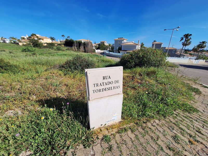 Lote de Terreno com 1 082 m²  em Albufeira