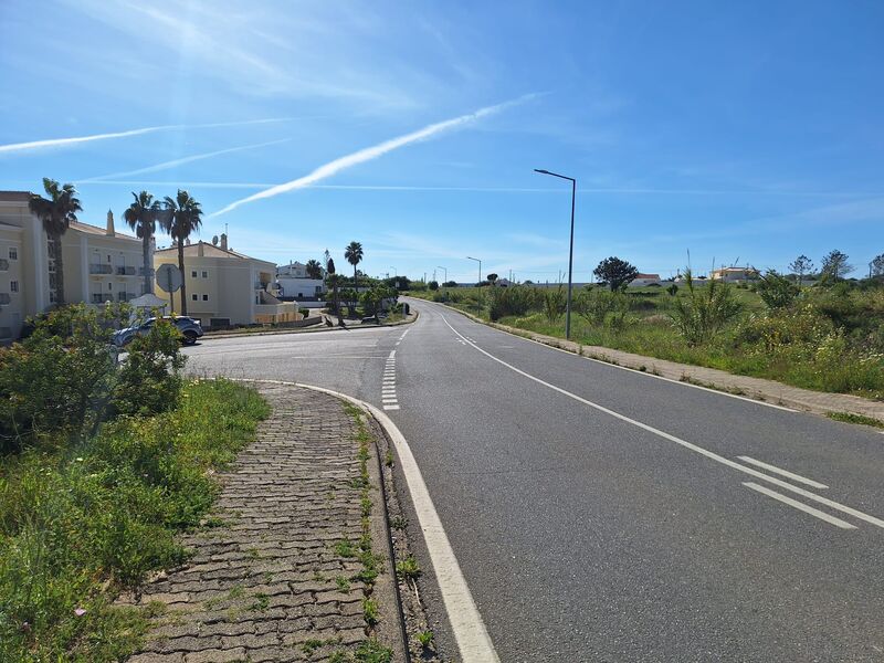 Lote de Terreno com 1 082 m²  em Albufeira