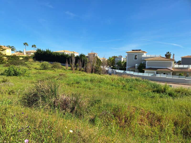 Lote de Terreno com 1 082 m²  em Albufeira