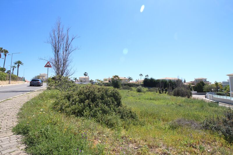 Lote de Terreno com 1 082 m²  em Albufeira