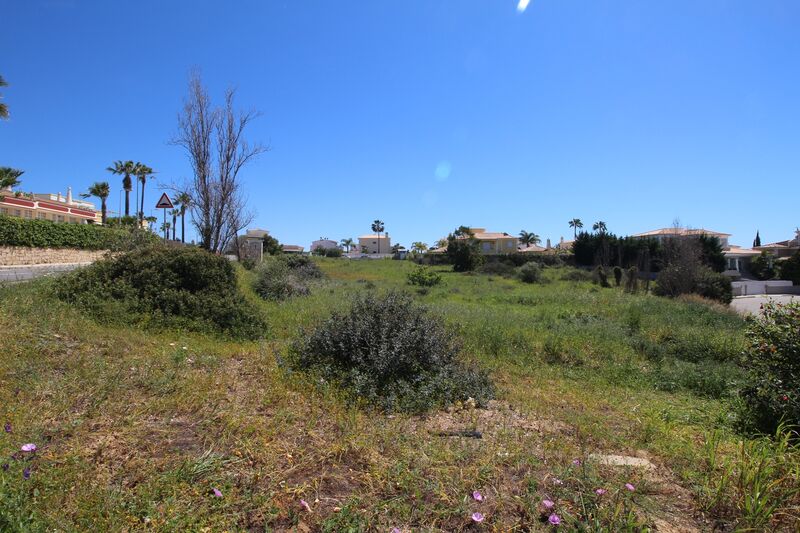 Lote de Terreno com 1 082 m²  em Albufeira