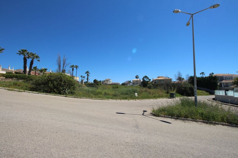 Lote de Terreno com 1 082 m²  em Albufeira