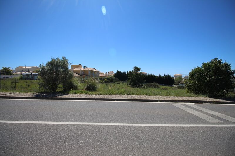 Lote de Terreno com 1 082 m²  em Albufeira