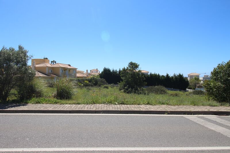 Lote de Terreno com 1 082 m²  em Albufeira