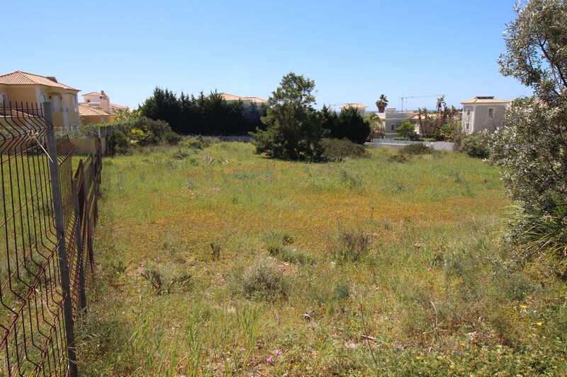 Lote de Terreno com 1 082 m²  em Albufeira