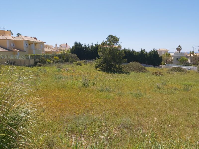 Lote de Terreno com 1 082 m²  em Albufeira