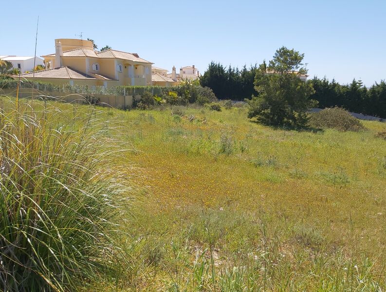 Lote de Terreno com 1 082 m²  em Albufeira