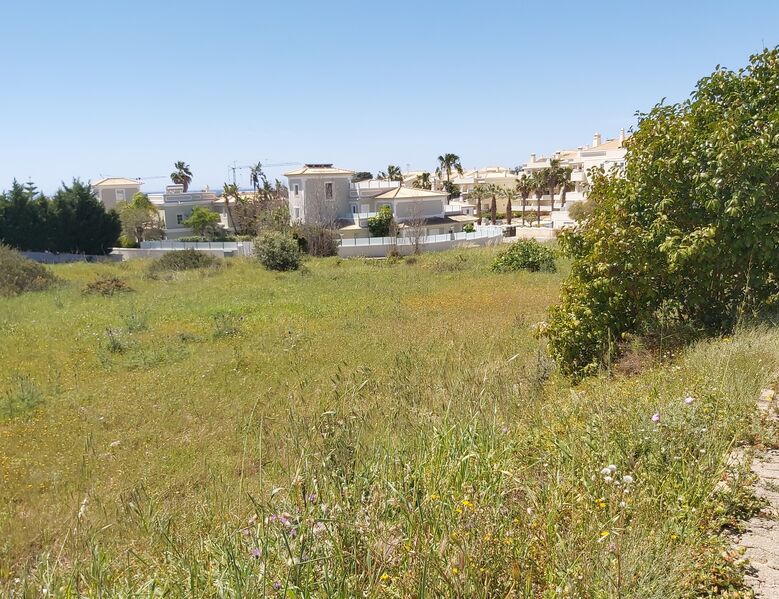 Lote de Terreno com 1 082 m²  em Albufeira