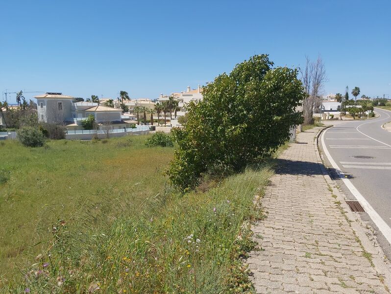 Lote de Terreno com 1 082 m²  em Albufeira