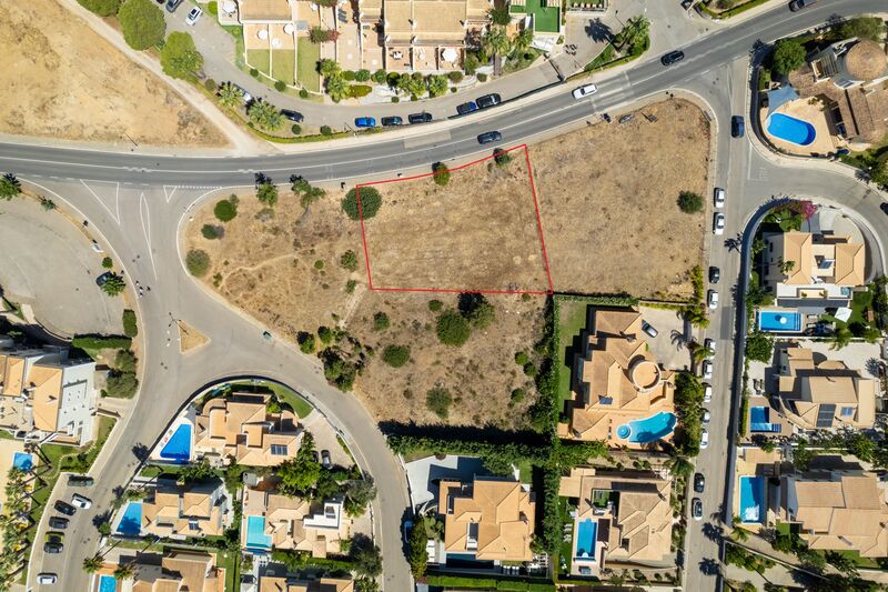 Lote de Terreno com 1 082 m²  em Albufeira