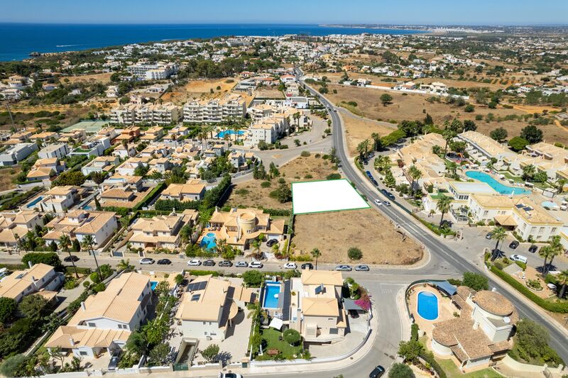 Lote de Terreno com 1 082 m²  em Albufeira