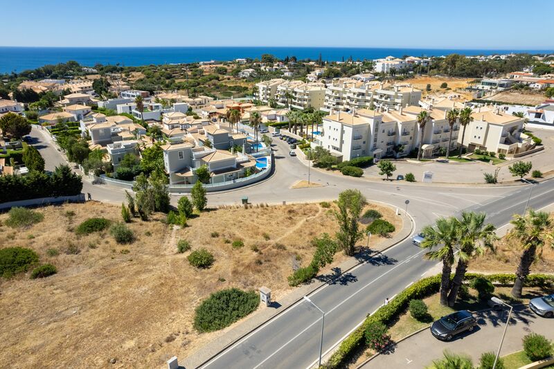 Lote de Terreno com 1 082 m²  em Albufeira