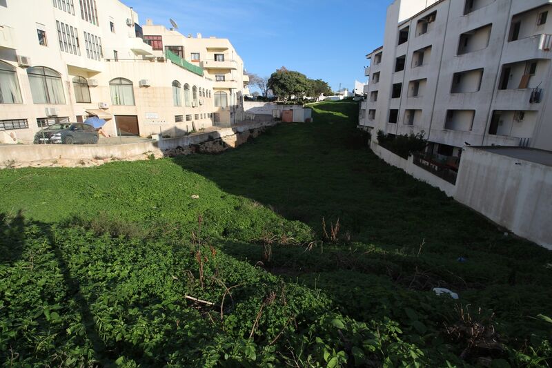 1 500 m²  Land plot with swimming pool in Albufeira