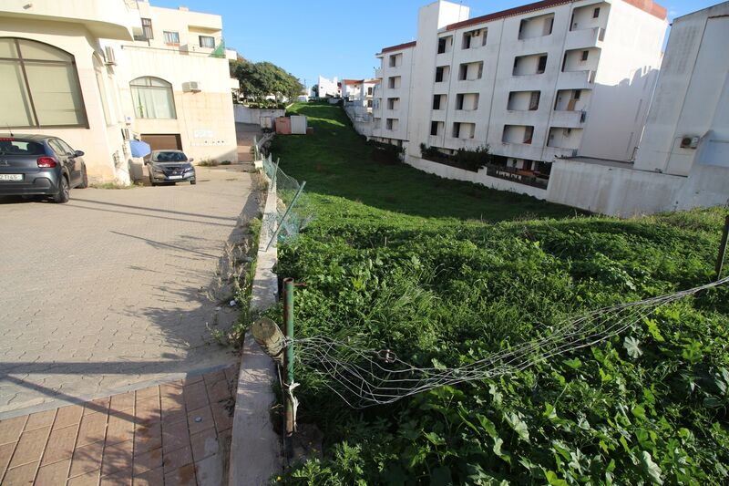 1 500 m²  Land plot with swimming pool in Albufeira