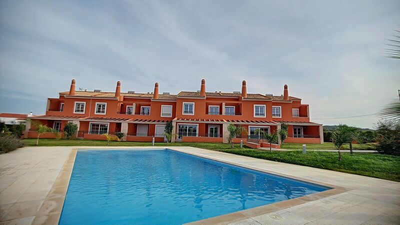 House 2 bedrooms Isolated Alcantarilha Silves - gated community, automatic gate, store room, garage, magnificent view, terrace, equipped kitchen, solar panels, garden, swimming pool