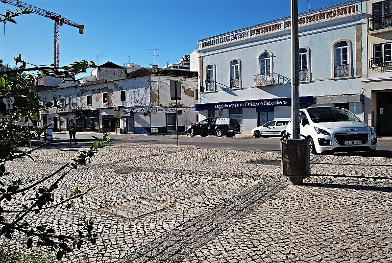 Building Urban historic area Zona Ribeirinha Portimão - great location, yard