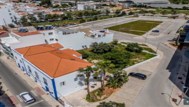 House V3 Refurbished in the center Portimão - garden, garage