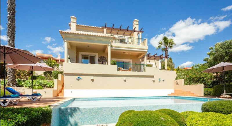 House 3 bedrooms Lagoa (Algarve) - air conditioning, alarm, garden, equipped, furnished, gated community, terrace, garage, swimming pool, solar panels, fireplace, terraces, balcony