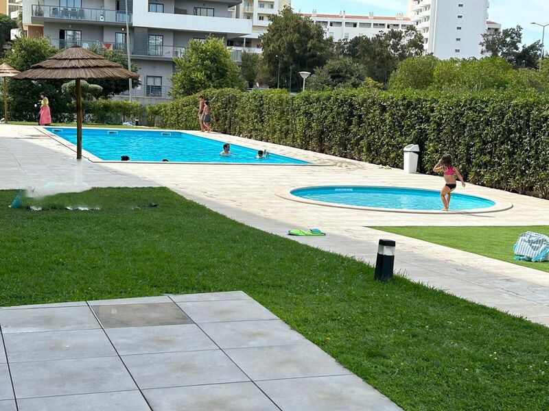 Apartamento T2 Moderno Portimão - condomínio fechado, 3º andar, varanda, garagem, piscina