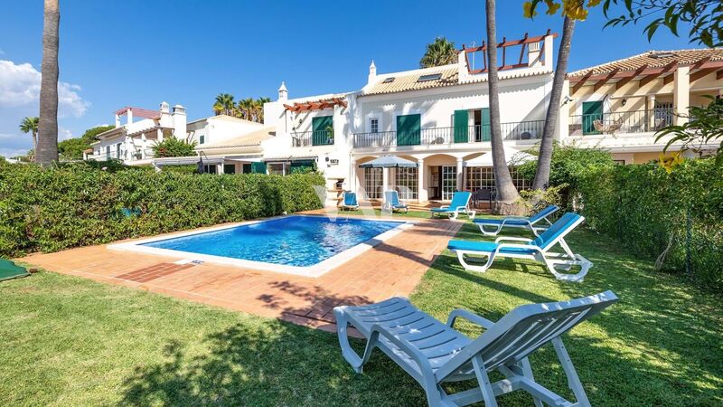 House 3+2 bedrooms Vilamoura Quarteira Loulé - garden, double glazing, barbecue, fireplace, swimming pool, air conditioning, terrace