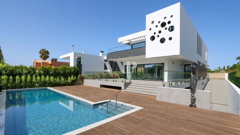 House Modern V5 Vilamoura Quarteira Loulé - swimming pool, barbecue, terrace, double glazing, balcony, garden, solar panels, balconies, garage, air conditioning