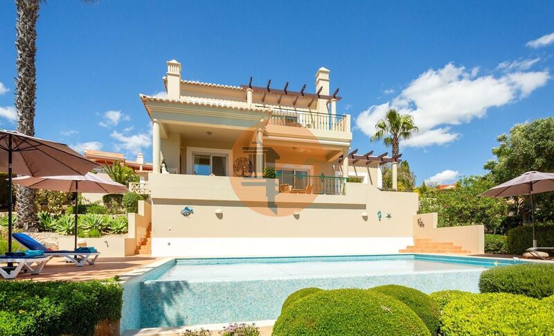 жилой дом V3 в центре Vale de Pinta Estômbar Lagoa (Algarve) - экипирован, солнечные панели, терраса, сад, веранда, террасы, камин, система кондиционирования, гараж, бассейн, тенис