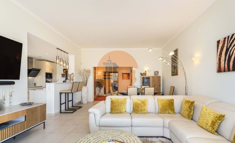 Apartamento Moderno no centro T3 Vale de Pinta Estômbar Lagoa (Algarve) - varanda, piscina, bbq, ténis, equipado, jardins, salamandra, mobilado, ar condicionado