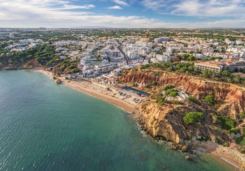 апартаменты в процессе строительства T3 Torre da Medronheira Olhos de Água Albufeira - веранда, терраса, барбекю, двойные стекла, бассейн, подсобное помещение, гараж, террасы, солнечные панели, веранды, спокойная зона