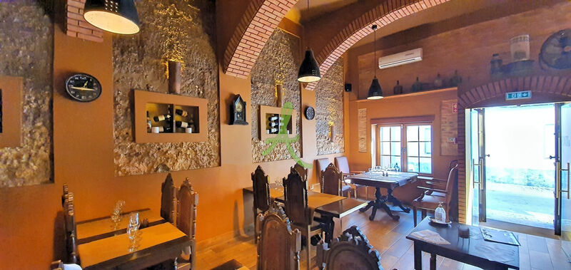 Restaurant Equipped Centro Alvor Portimão - terrace, furnished