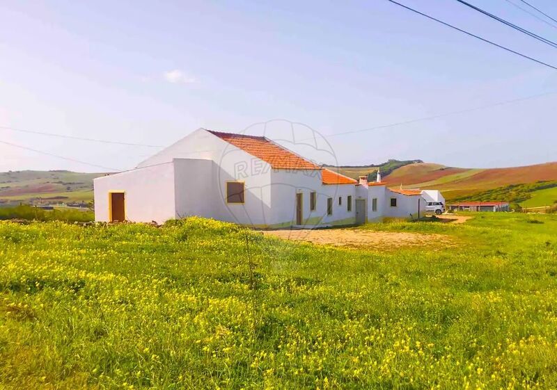 House V3 in the field Vila do Bispo