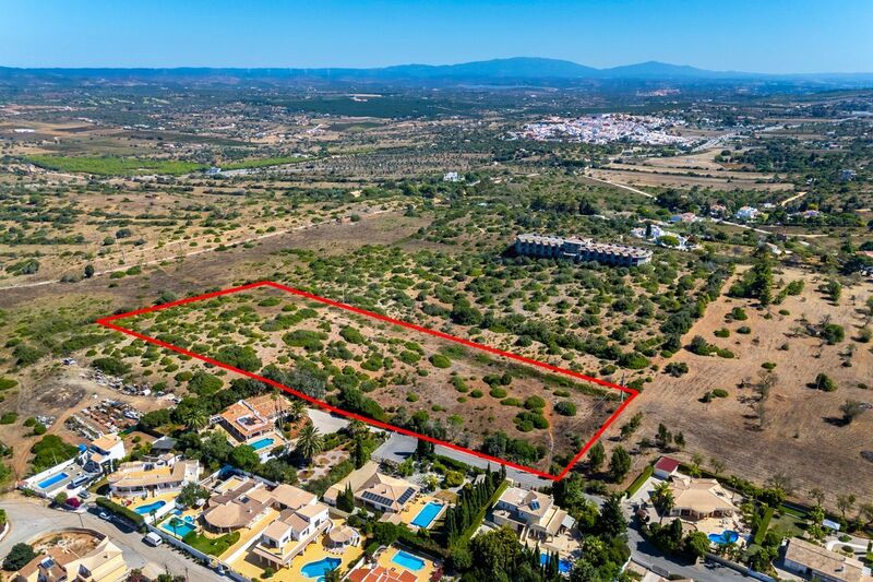 Land with 16000sqm Luz Lagos