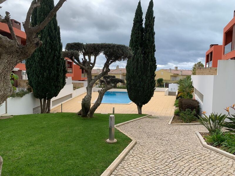 Apartamento T4 de luxo Guia Albufeira - cozinha equipada, piscina, jardins, terraço, lugar de garagem