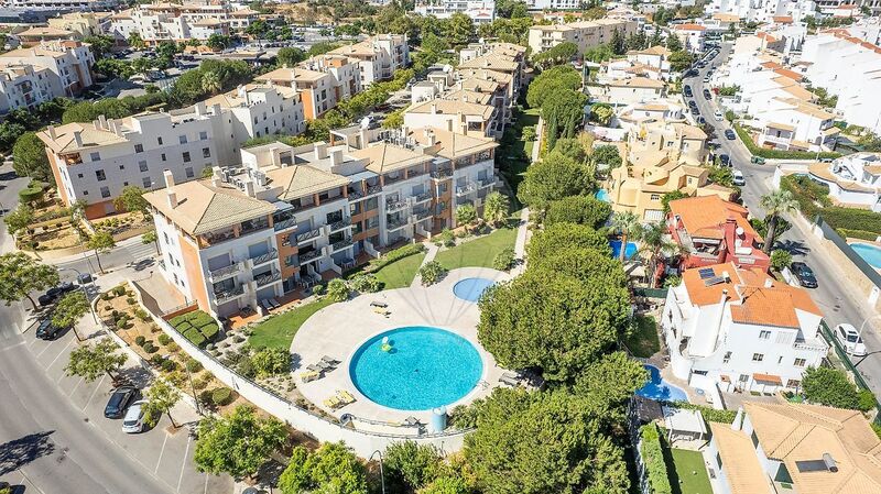 Apartamento T2 Albufeira - terraços, jardim, muita luz natural, ar condicionado, piscina