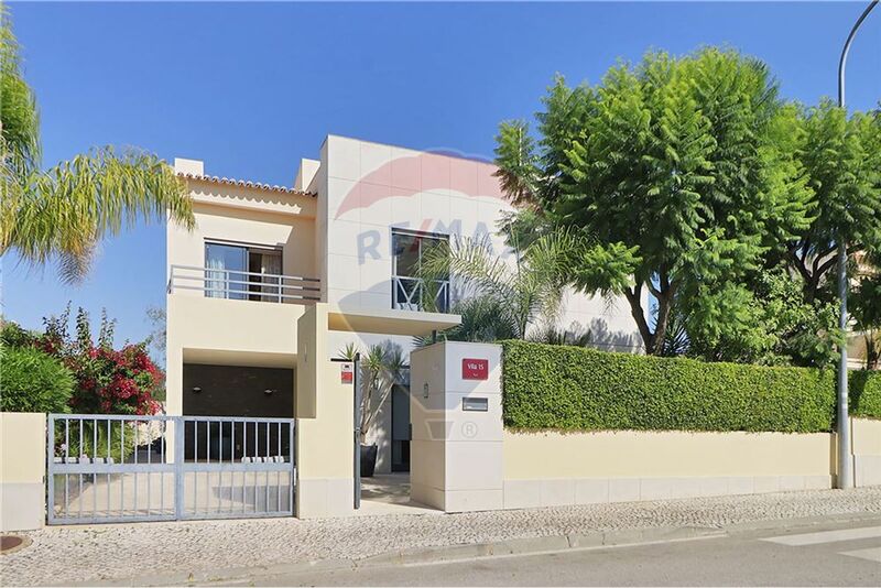 House 4 bedrooms Luxury Albufeira - swimming pool, terrace, garden, heat insulation, barbecue, air conditioning, balcony, equipped kitchen, balconies