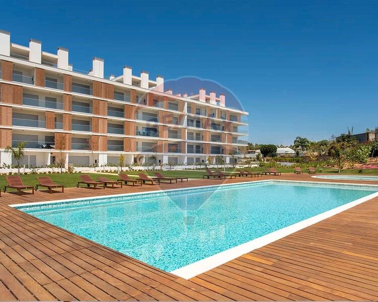 Apartamento T3 novo Albufeira - terraço, ar condicionado, piscina, jardins, zona calma, bbq, vidros duplos, condomínio privado