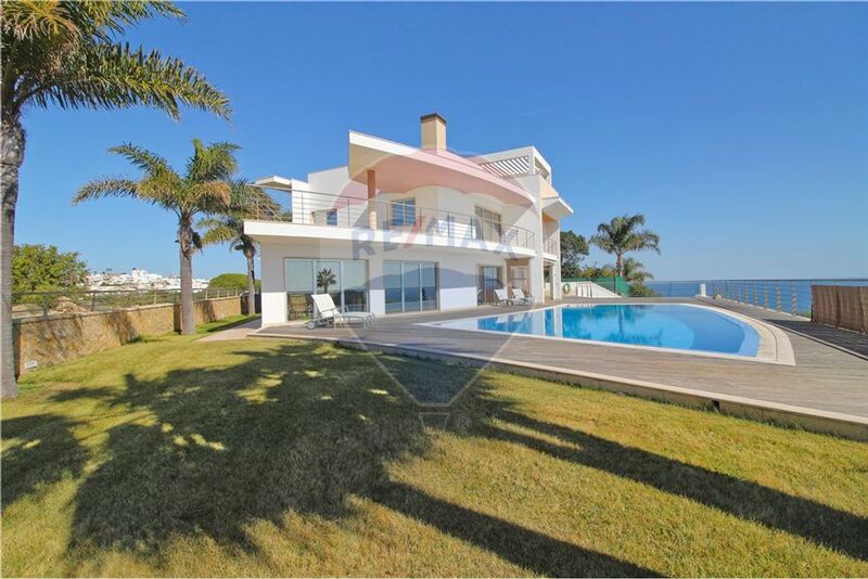 House V5 Typical Albufeira - air conditioning, garage, swimming pool, sea view, equipped kitchen, alarm, terrace