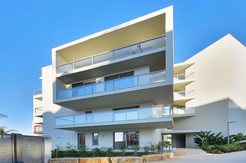 Apartamento T4 de luxo perto da praia Portimão - varandas, vista mar, equipado, ar condicionado, piscina, jardim, garagem