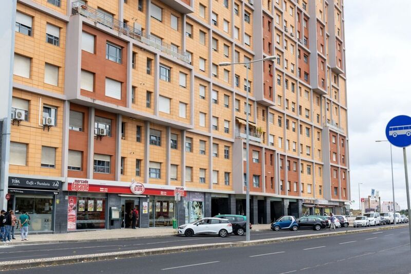 Apartamento T2 bem localizado Marvila Lisboa - arrecadação