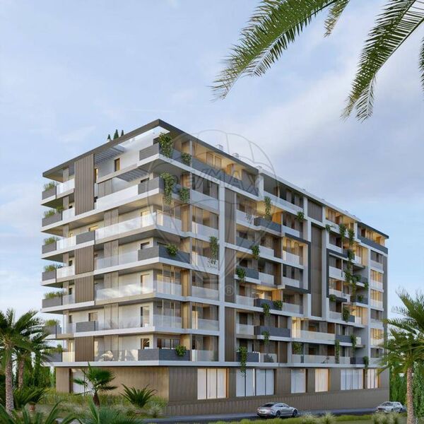 Apartamento T3 Faro - isolamento térmico, painéis solares, varanda, ar condicionado, piscina, r/c, terraços