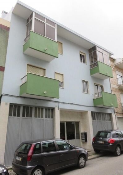 Apartamento T1 Loures - 2º andar, parqueamento, varanda