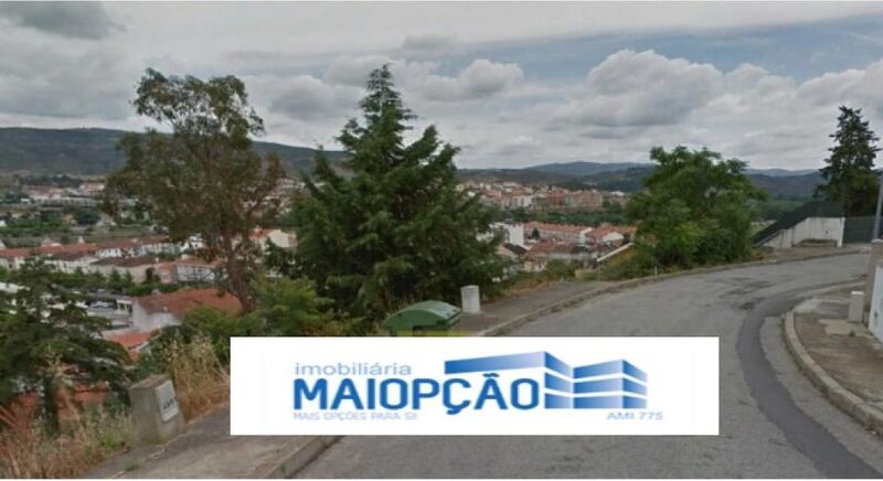 Lote de terreno com 748m2 Mirandela