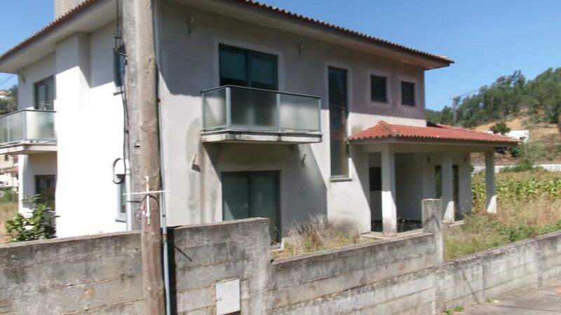 Villa V3 Ribeira de Fráguas Albergaria-a-Velha - garage, balcony