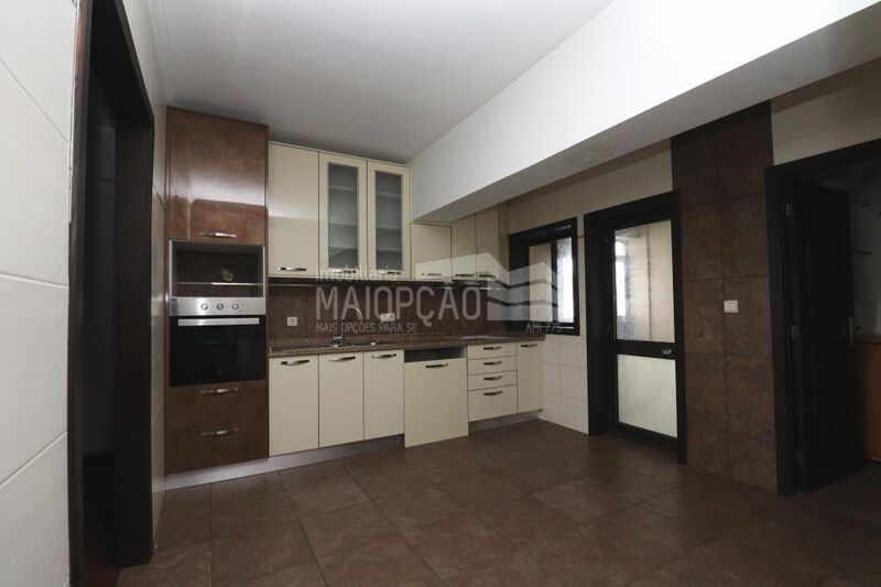 Apartment Modern T4 Mirandela - kitchen, balconies, balcony