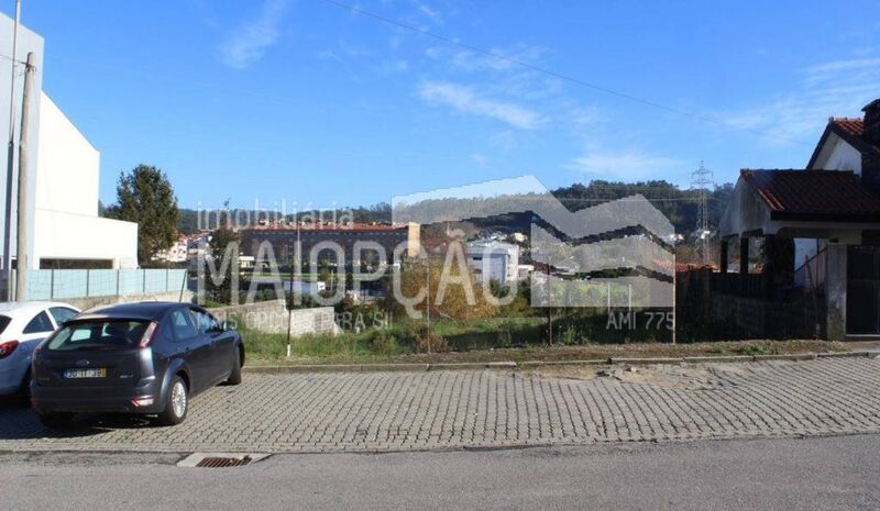 Land with 650sqm Canelas Vila Nova de Gaia