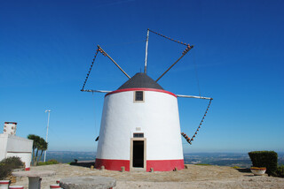 1000019612_moinho-de-penedo-dos-ovos-ergue-se-bem-alto-no-montejunto_orig.jpg