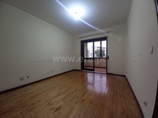 -611439770_apartamento-t3-vila-nova-de-gaia-mafamude-e-vilar-do-paraiso_14_1_1439770_17647093_2_1_ey6158VvNjzYtkDDfxMiM1ET1MgfPtaZ_2bcYTALKwJQPEB8h4ZPpqcw_.jpg