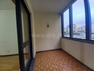 -611439770_apartamento-t3-vila-nova-de-gaia-mafamude-e-vilar-do-paraiso_14_1_1439770_17647094_2_1_ofPNn96pAvjvlVQJTKUdqSSXhiXdX9mZ2UmnEkZi6XTEB8h4ZPpqcw_.jpg